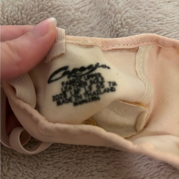 Capezio Pink Canvas Ballet Slipppers - Picture 3 of 3